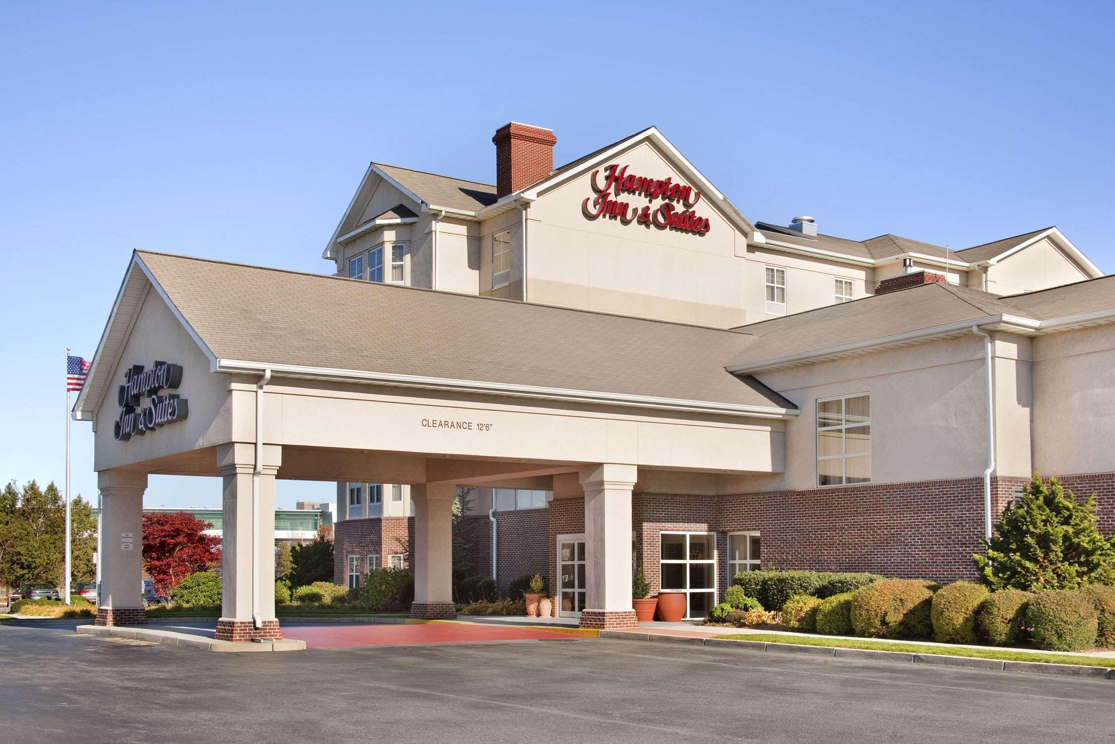 Hampton Inn & Suites Providence-Warwick Airport Exterior photo